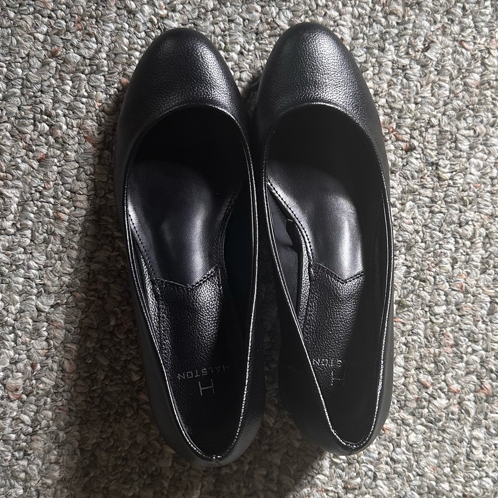 Halston black small wide heel size 6.5 brand new